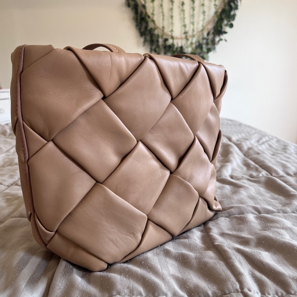 NWT 🤍& OTHER STORIES
Braided Leather Tote Bag🤍